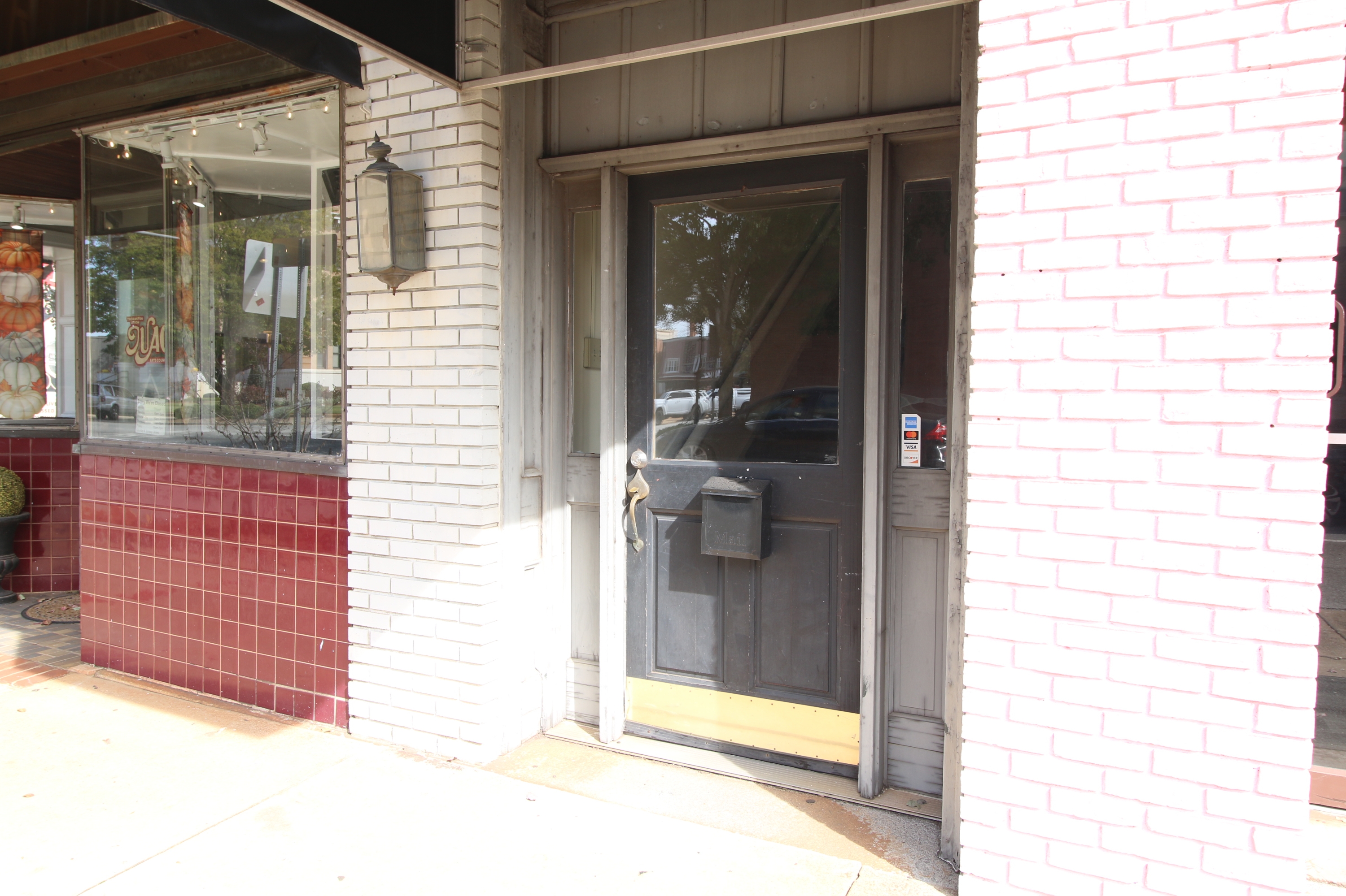 201 1/2 S Center Street